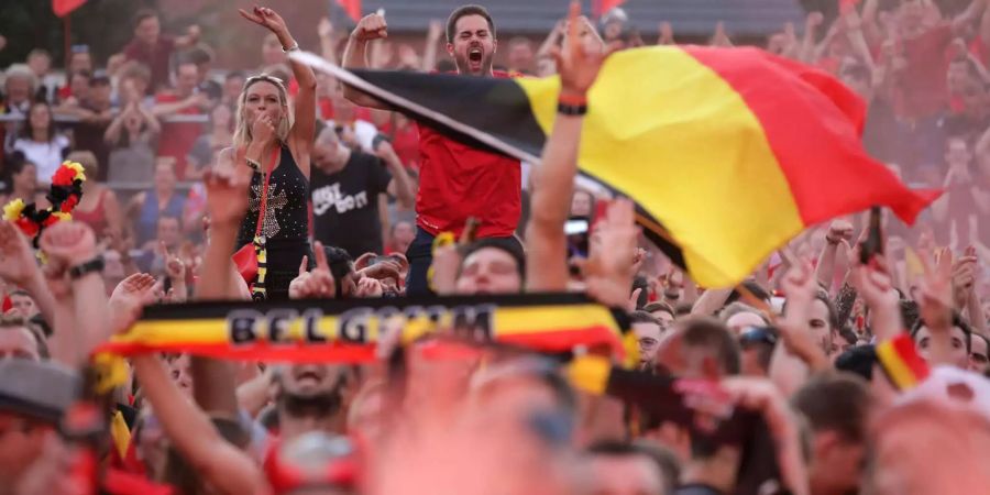 Die belgischen Fans kennen nach dem 2:1 gegen Brasilien kein Halten mehr.