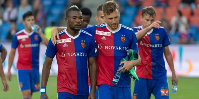 Die FCB-Spieler Serey Die (links) und Silvan Widmer (rechts). Die FCB-Spieler Serey Die (links) und Silvan Widmer (rechts).