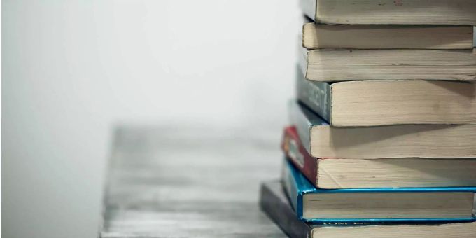 Bücher werden vermehrt online gekauft. Buch
