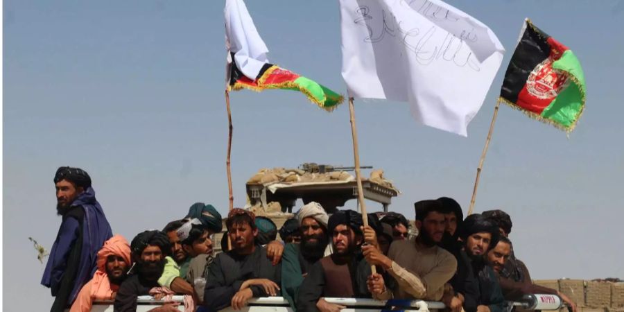 Der afghanische Präsident Aschraf Ghani verkündete am Donnerstag eine Waffenruhe von zwei Wochen. Die Taliban stimmten einem dreitägigen Waffenstillstand zu.