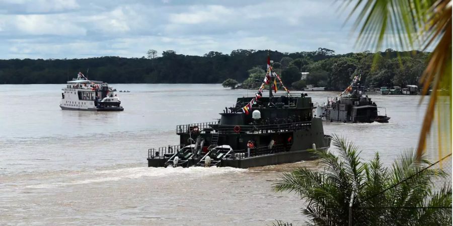 Der Grenzfluss Putumayo trennt Peru von Kolumbien.