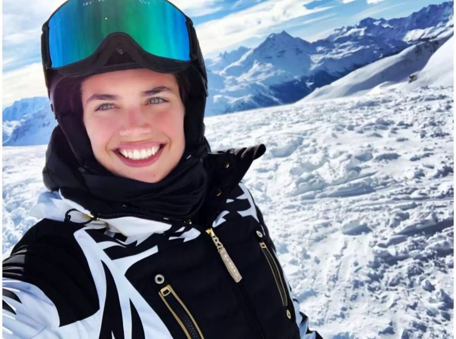 Victoria's-Secret-Model Sara Sampaio fährt ungeschminkt Ski in St. Moritz.