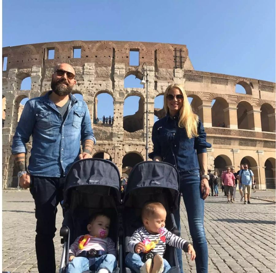 Christa und Giovanni mit ihren Mädchen in Rom.