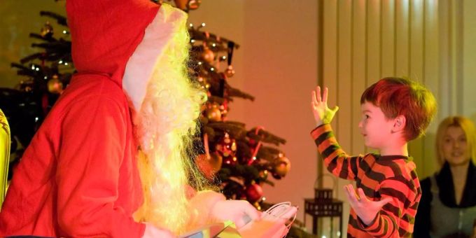 Die Kinder freuen sich über den Besuch des Samichlaus. Samichlaus Coronavirus