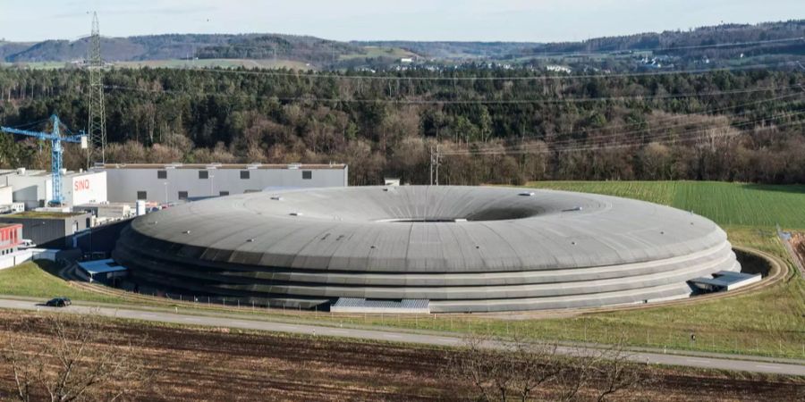 Im PSI in Würenlingen wird im Bereich Natur- und Ingenieurswissenschaften geforscht. Das Institut gehört zur ETH und besteht seit 1988.