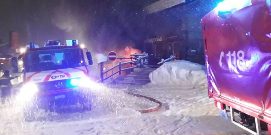 Ein Geschäft in Verbier VS stand in der Nacht auf heute in Flammen.