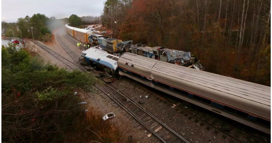 Im US-Bundesstaat South-Carolina kollidiert ein Personenzug mit einem Güterzug.