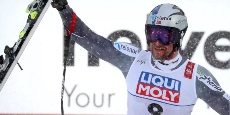 Aksel Lund Svindal jubelt nach seinem Lauf, der für Platz zwei reichte. Foto: Expa/Dominik Angerer/APA