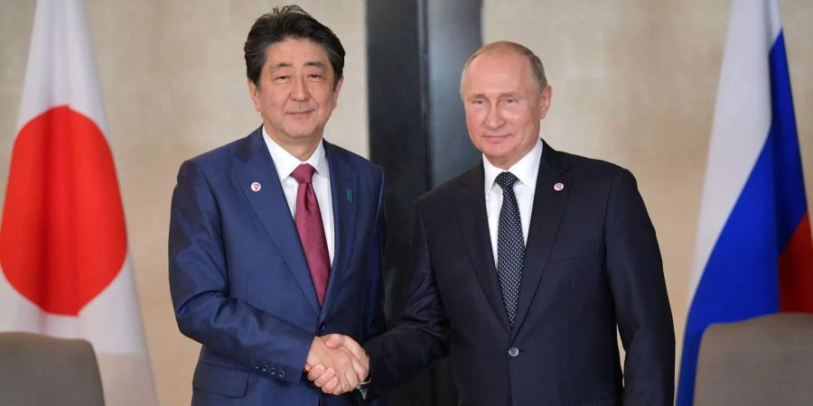 Wladimir Putin und Shinzo Abe.