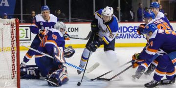 Vor dem Goal der New York Islanders.