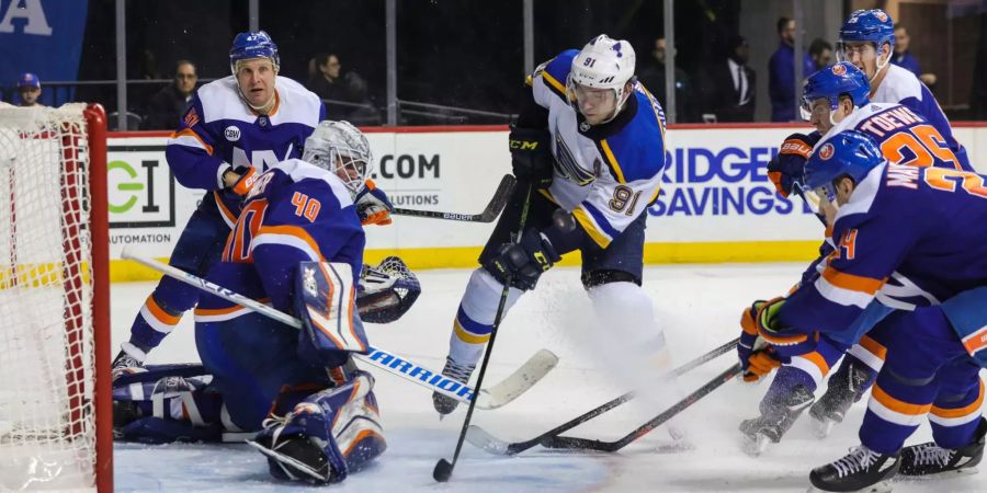 Vor dem Goal der New York Islanders.