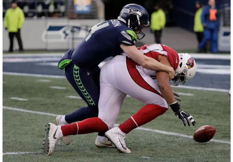 Die Cardinals wehren sich beachtlich, doch am Ende verlieren sie trotzdem mit 24:27 gegen Seattle. Mit nur drei Siegen ist Arizona das schlechteste Team der ganzen Saison. Trostpflaster: Die Cardinals kriegen den ersten Draft-Pick.