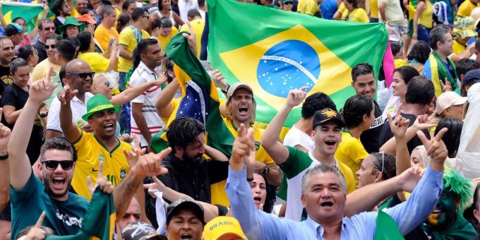 Menschen aus allen Teilen Brasiliens und Südamerikas kommen, um die Amtseinweihung des designierten Präsidenten Jair Messias Bolsonaro zu verfolgen.