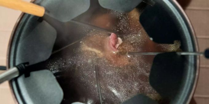 Fondue Chinoise erfreut sich in der Schweiz zu Weihnachten weiterhin grösster Beliebtheit. Fondue Chinoise Coronavirus