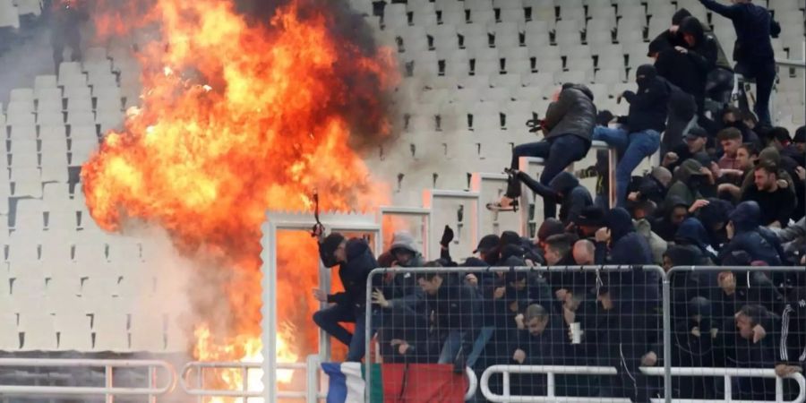 AEK Athen Fans