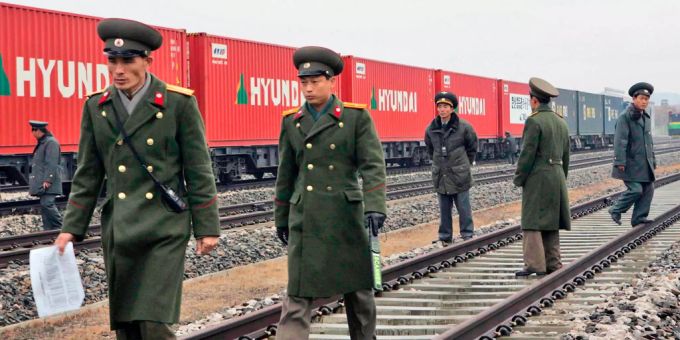 Eine wirtschaftliche Öffnung würde der Entwicklung Nordkoreas guttun. Korea Eisenbahn Wirtschaft Sanktionen