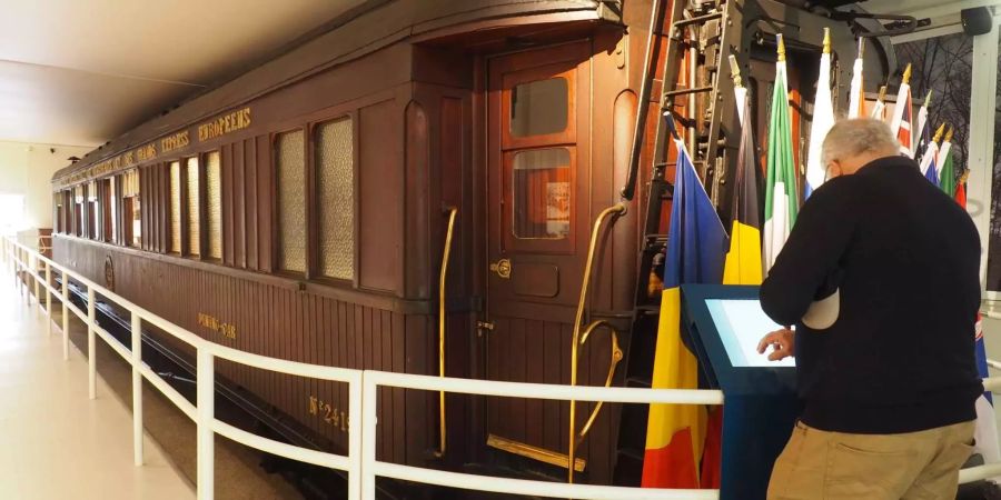 Der historische Eisenbahn-Waggon steht im Waffenstillstandsmuseum bei Compiègne (F).