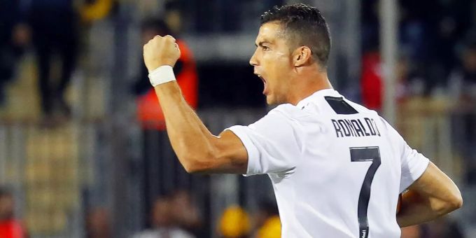 Cristiano Ronaldo bejubelt einen Treffer für seinen neuen Verein Juventus Turin. Cristiano Ronaldo bejubelt einen Treffer für seinen neuen Verein Juventus Turin.