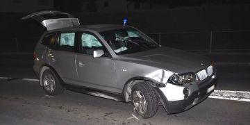 Das Fluchtauto der Einbrecher ist beschädigt.