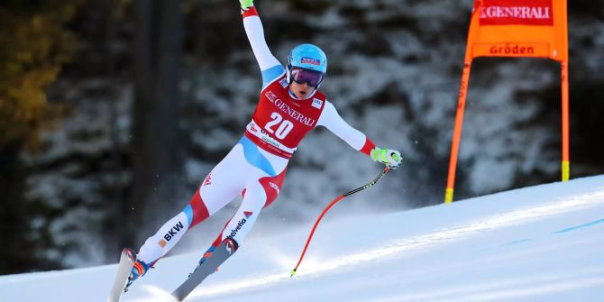 Jasmine Flury fährt in Gröden die Piste herunter.