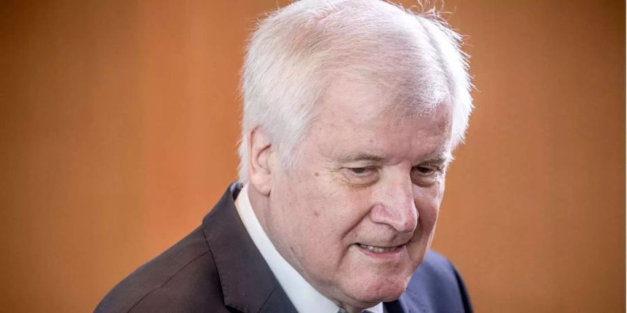 Horst Seehofer, Bundesminister für Inneres, Heimat und Bau, kommt zur Sitzung des Bundeskabinetts im Kanzleramt.