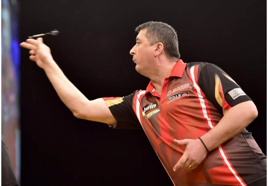 Mensur Suljovic (46). Der Österreicher galt in den letzten Jahren als einer der Favoriten. Nach einer durchzogenen Saison und schlechten Erfahrungen bei Weltmeisterschaften sind seine Chancen aber auch in diesem Jahr eher gering.