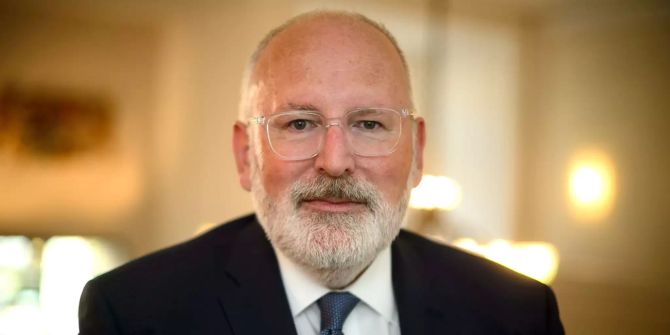 Frans Timmermans, Vizepräsident der EU-Kommission, lächelt.