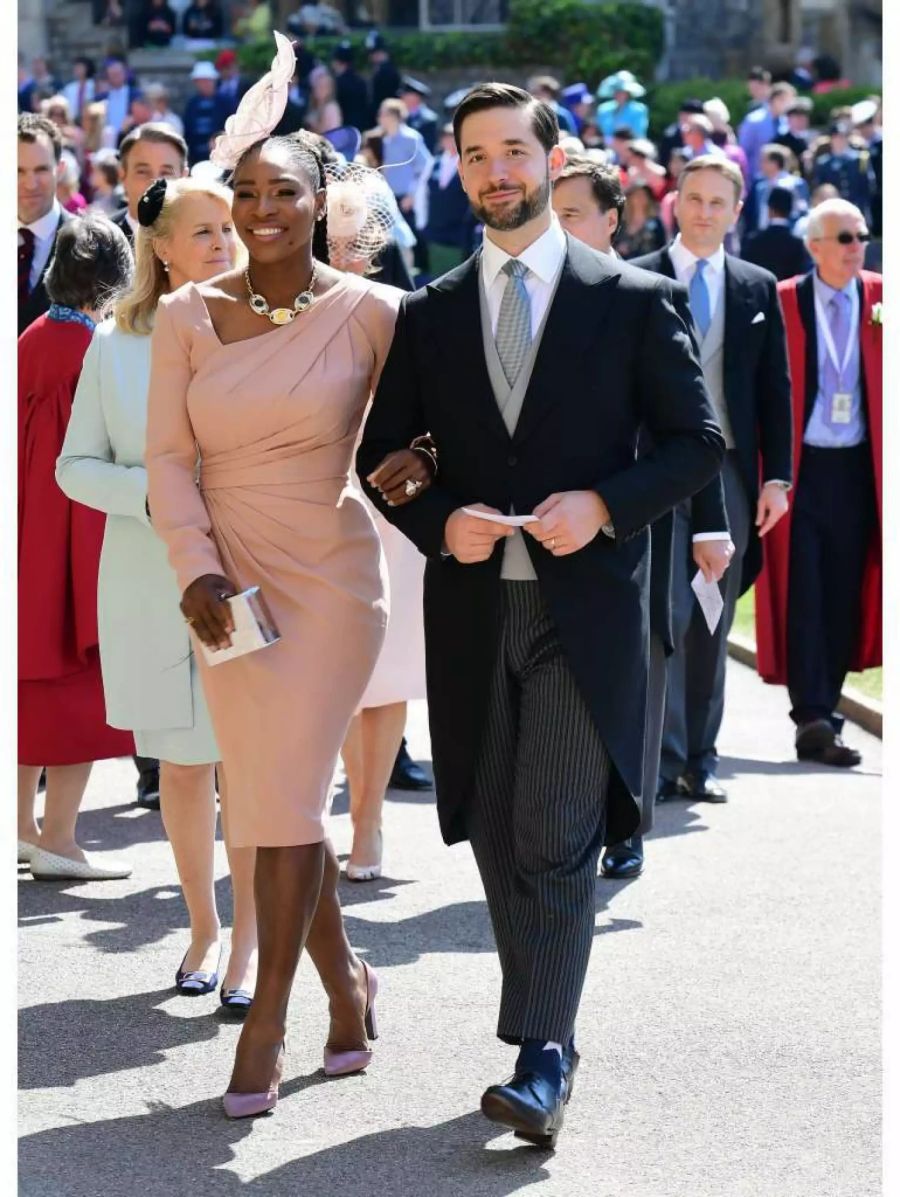 Serena Williams und ihr Ehemann Alexis Ohanian an der royalen Hochzeit von Meghan und Harry im Mai.