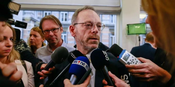 Der Franktionschef der N-VA, Peter Roover spricht sich vehement gegen den UN-Migrationspakt aus. Der Franktionschef der N-VA's, Peter Roover spricht zur Presse.