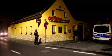 Eine Pizzeria wird im Zusammenhang mit der Mafia durchsucht.