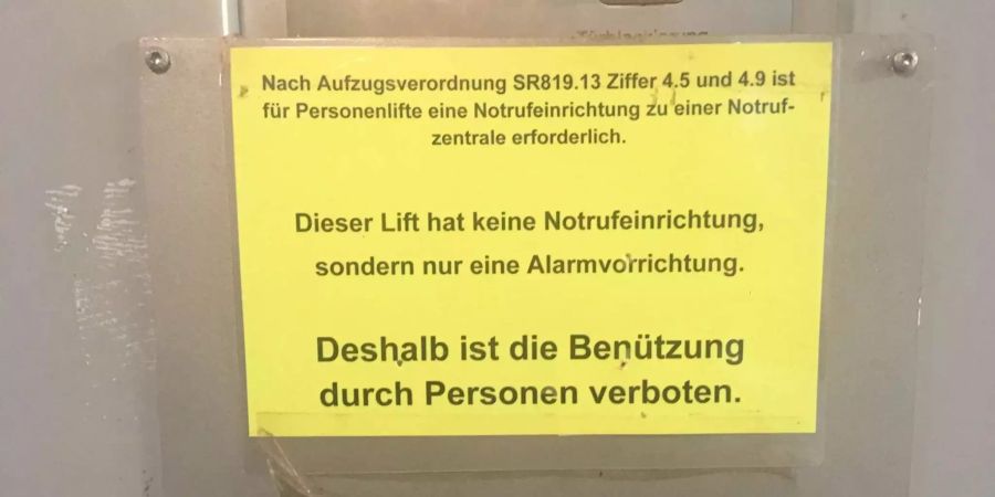 Grund ist die Notrufanlage. Sie ist mit keiner 24h Notrufzentrale verbunden, sondern funktioniert nur intern, was laut Inhaber Roger Bösch aber vollkommen reiche da immer Jemand im Lager sei.