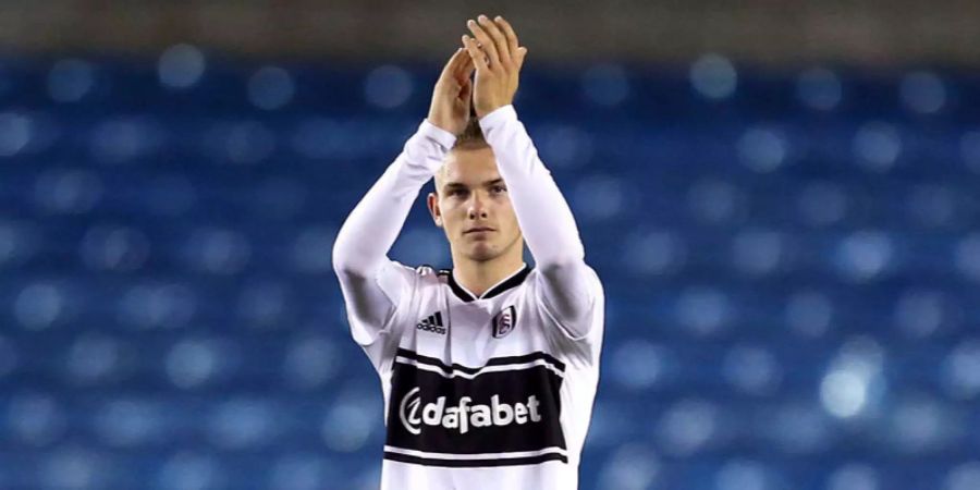 Harvey Elliott applaudiert nach dem Spiel gegen Millwall.