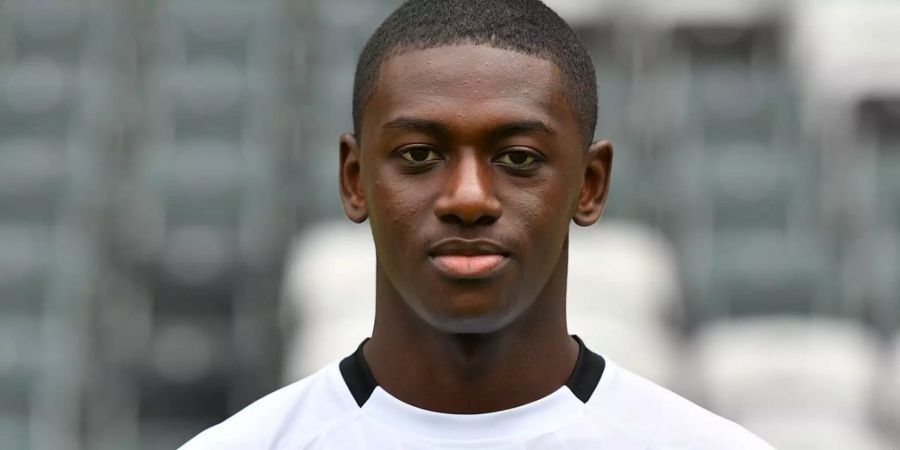 Mamadou Doucouré posiert für ein Foto.