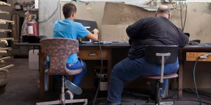 Fettleibigkeit wird in Lateinamerika zu einem immer grösseren Problem. Ein übergewichtiger Mann am Arbeitsplatz.