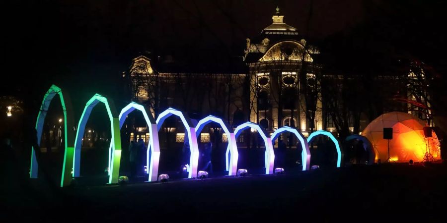 In Lettlands Hauptstadt Riga wurden zum 100. Staatsjubiläum viele Lichtinstallationen aufgebaut.