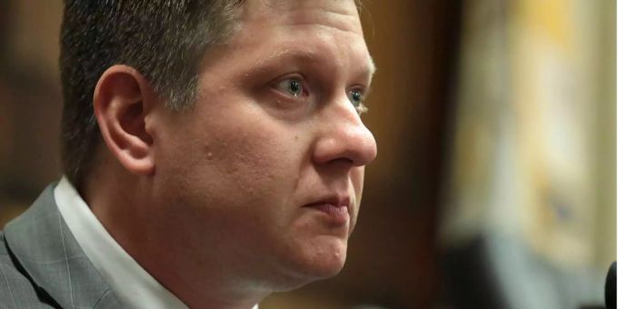 Der Polizist aus Chiacago Jason Van Dyke vor Gericht in Chicago. Der Polizist aus Chiacago Jason Van Dyke vor Gericht in Chicago.