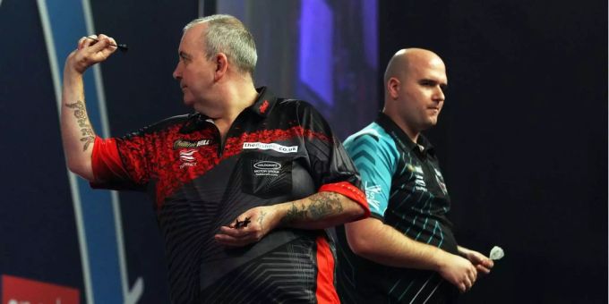 Das Interesse am Showdown zwischen Phil Taylor (links) und dem neuen Weltmeister Rob Cross war gross. Das Interesse am Showdown zwischen Phil Taylor (links) und dem neuen Weltmeister Rob Cross war gross.