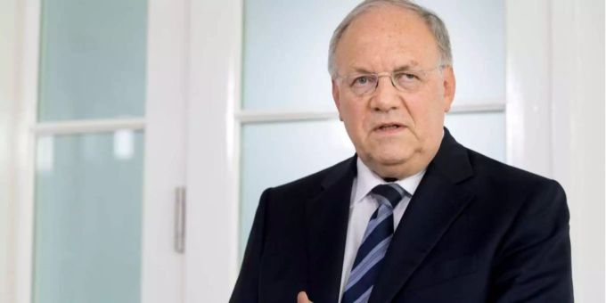 Bundesrat Schneider-Ammann musste sich für seine Kommunikationspanne entschuldigen. Bundesrat Schneider-Ammann musste sich für seine Kommunikationspanne entschuldigen.