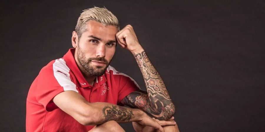 «Sehr, sehr happy»: Die Schmetterlinge im Bauch reisen definitiv mit Valon Behrami ins Nati-Camp mit.