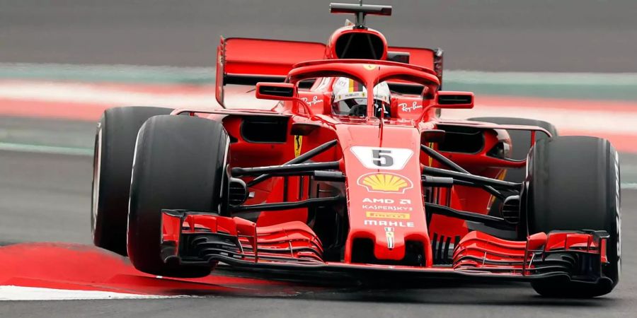 Kann Sebastian Vettel auf Ferrari den Mercedes-Piloten Lewis Hamilton herausfordern?