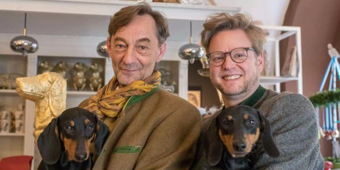 Die beiden Initiatoren, Josef Küblbeck und Oliver Storz, sind komplett im Stress. Die Eröffnung des Dackelmuseums findet am Ostermontag in Passau (DE) statt. Die beiden Initiatoren, Josef Küblbeck und Oliver Storz, sind komplett im Stress. Die Eröffnung des Dackelmuseums findet am Ostermontag in Passau (DE) statt.