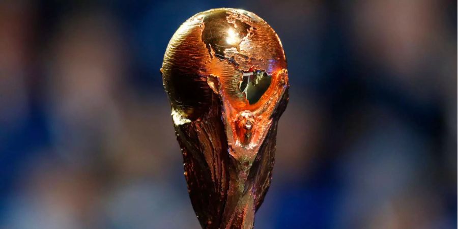 Um diesen Pokal kämpfen die Nationalmannschaften an der Fussball-WM in Russland.