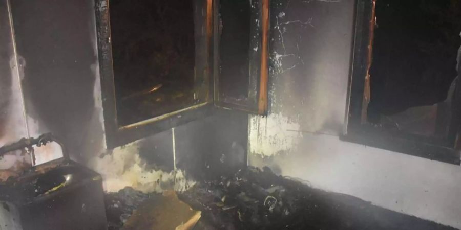 Gebrannt hat es in einer Personalwohnung oberhalb des «Restaurant am Caumasee».