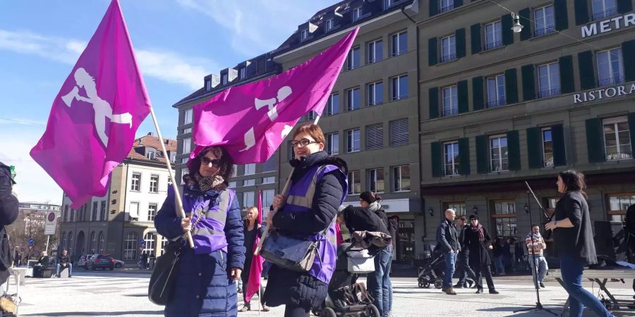 Feministinnen gingen unter anderem für Lohngleichheit auf die Strasse.