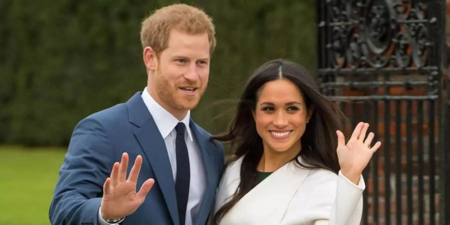 Der britische Prinz Harry und Meghan Markle nach der Bekanntgabe ihrer Verlobung. Foto: Dominic Lipinski/PA Wire/dpa