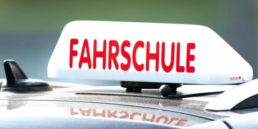 Weniger Fahrschüler machen ihren Führerschein bereits mit 17. Foto: Swen Pförtner/dpa