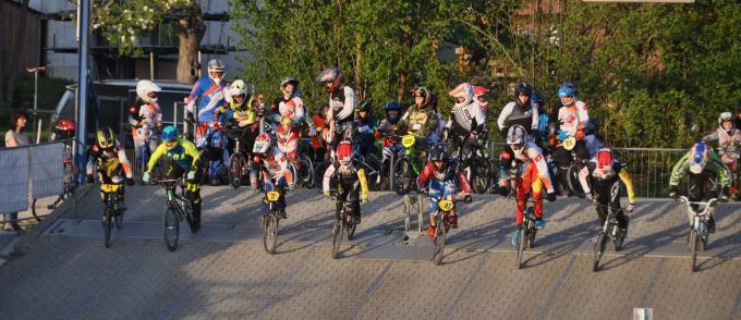 Rennstart: Nachdem endlich wieder trainiert werden darf, hofft der Verein auf sein Meisterschaftsrennen im August. BMX-Club Zetzbu