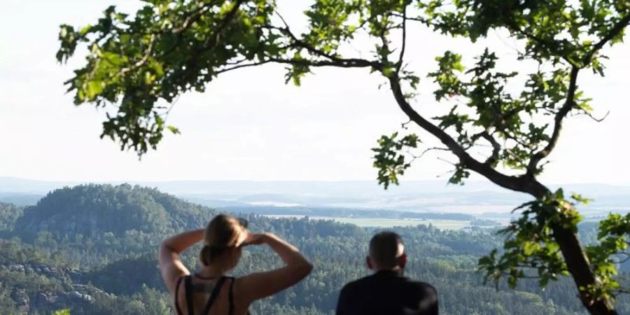 Bei den meisten Touristen steht in der im Sächsischen Schweiz der Basteifelsen auf dem Programm. Foto: Sebastian Kahnert/dpa-Zentralbild/dpa