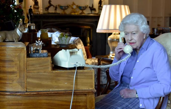 Queen Elizabeth II. bleibt mit ihren Verwandten nur via Telefon in Kontakt. Coronavirus