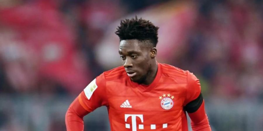 Hat sich zu einer zentralen Figur beim FC Bayern München entwickelt: Alphonso Davies. Foto: Tobias Hase/dpa